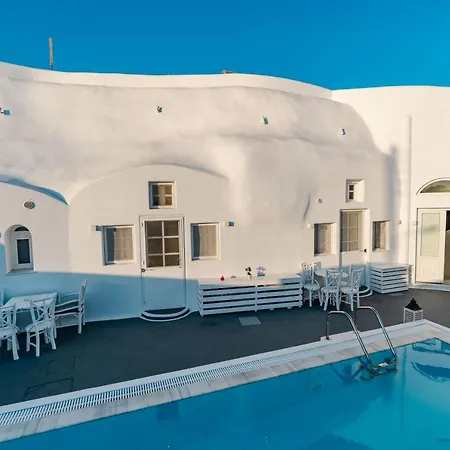 Beautiful 4-bed Cave House Near Private Pool Semesterbostad Fira (Santorini)