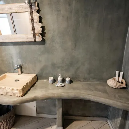 Beautiful 4-bed Cave House Near Private Pool Semesterbostad Fira (Santorini)